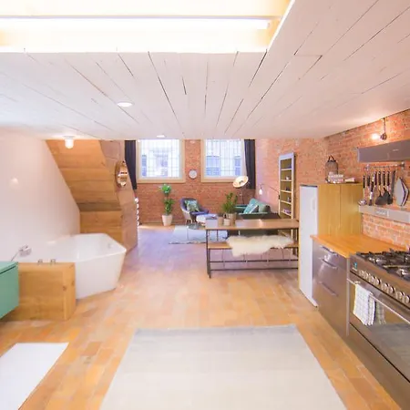 Loft Apartment *